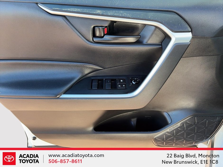 2022 Toyota RAV4 LE-10