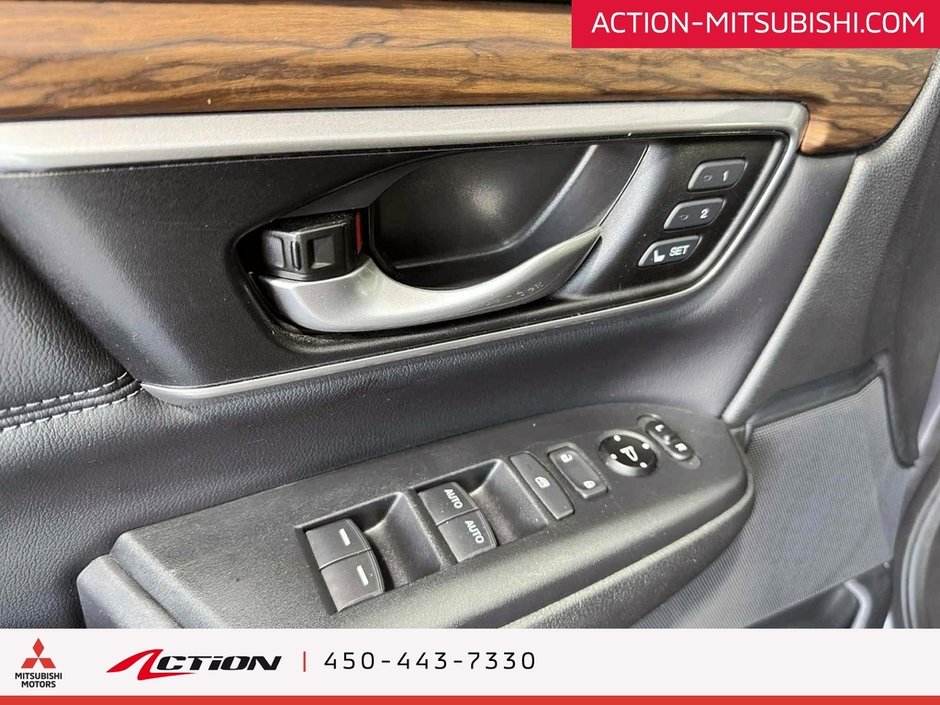 Honda CR-V Touring AWD Toit Cuir Mags 18 Navigation 2018-17
