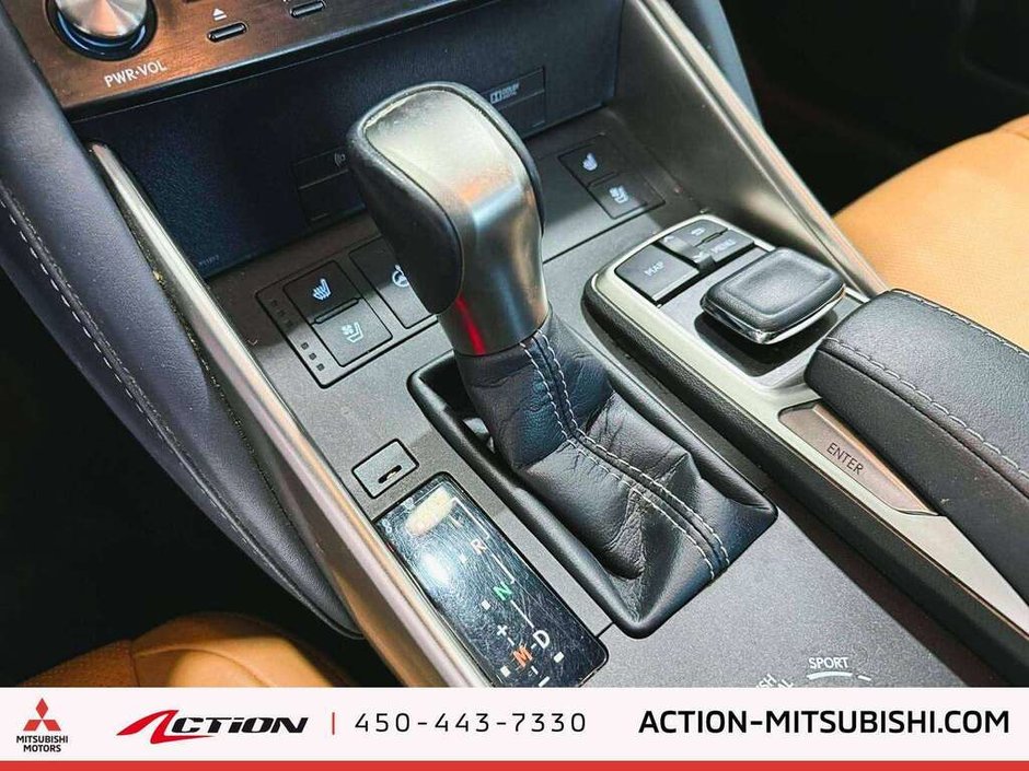 Lexus IS 300 AWD Toit Ouvrant Cuir Mags 2017-22