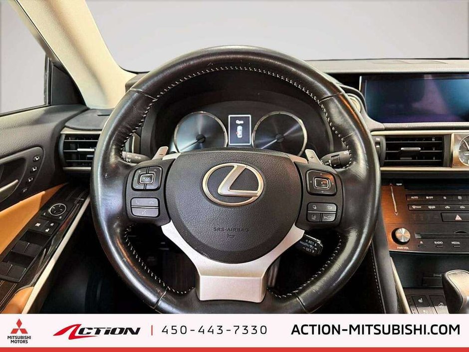 Lexus IS 300 AWD Toit Ouvrant Cuir Mags 2017-16