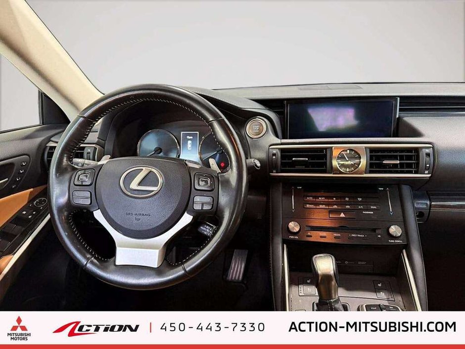Lexus IS 300 AWD Toit Ouvrant Cuir Mags 2017-15