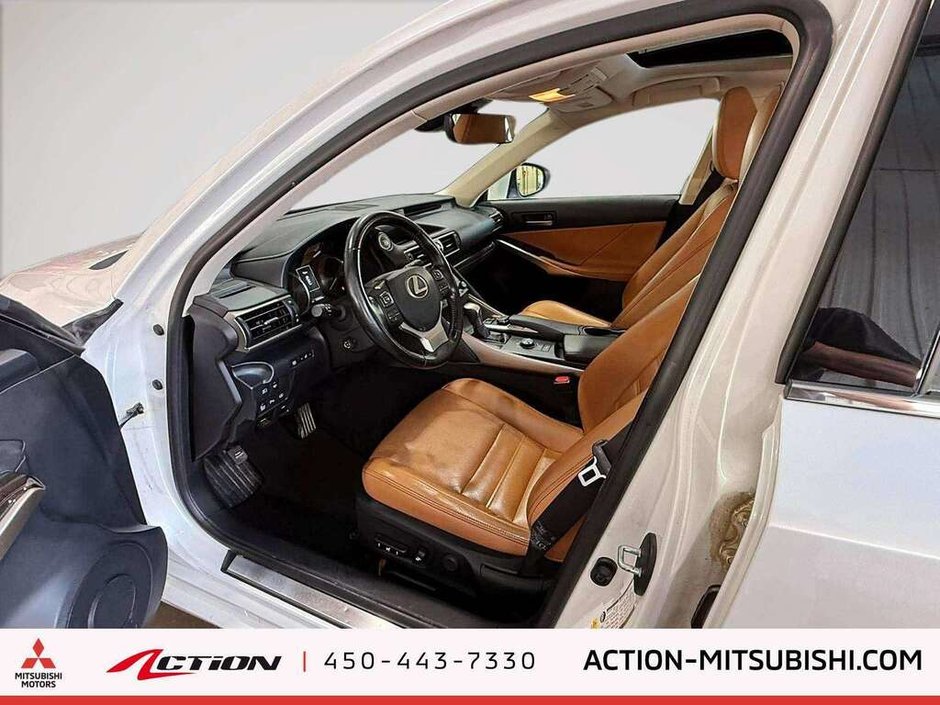 Lexus IS 300 AWD Toit Ouvrant Cuir Mags 2017-10