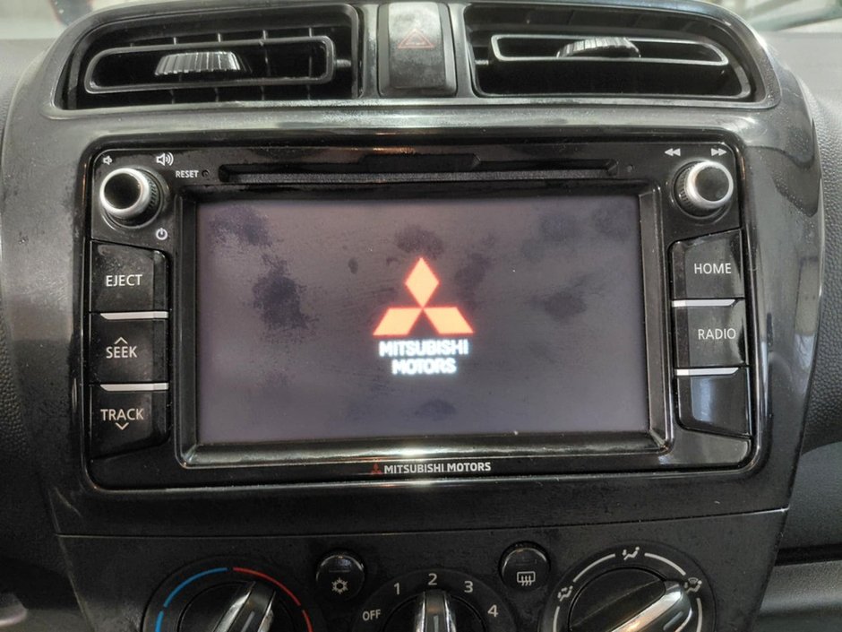Mitsubishi Mirage ES  A/C APPLECAR PLAY FREINS ABS CRUISE CONTROL 2018-9