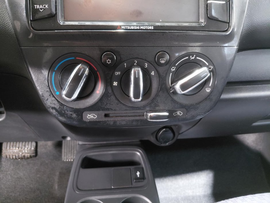 Mitsubishi Mirage ES  A/C APPLECAR PLAY FREINS ABS CRUISE CONTROL 2018-10