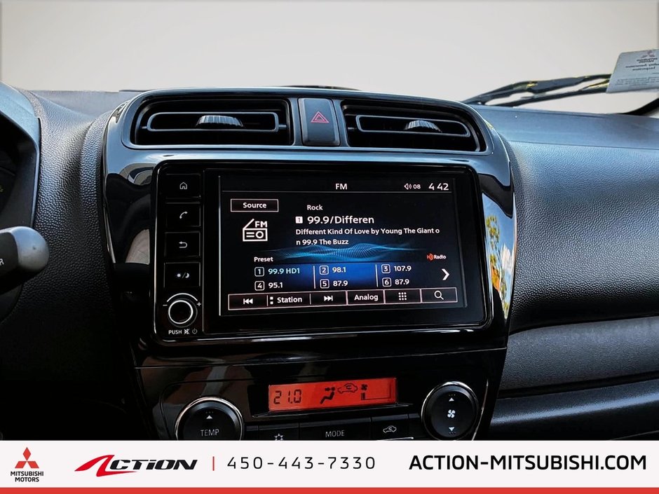 Mitsubishi Mirage ES Carplay Android Auto A / C  Sièges Chauffants 2024-16