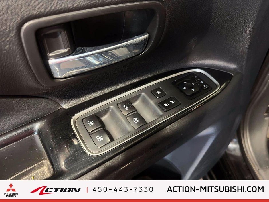 Mitsubishi Outlander PHEV SE S-AWC Apple Carplay Android Auto Mags 18 2018-15