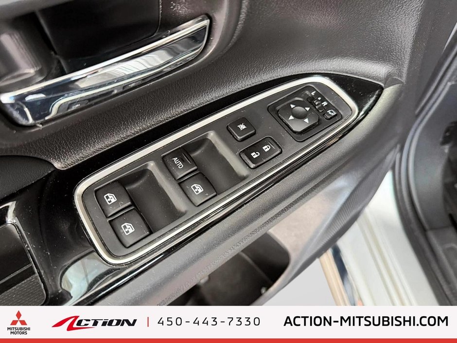2018 Mitsubishi Outlander PHEV SE S-AWC Apple Carplay Android Auto Mags 18-9