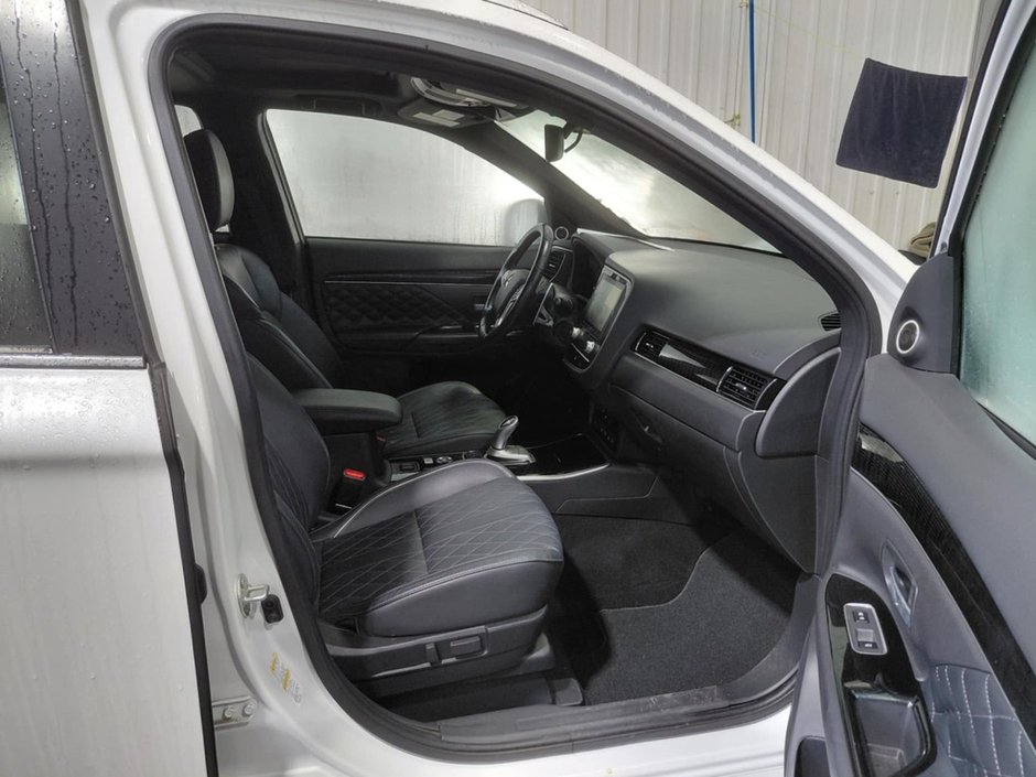 Mitsubishi Outlander PHEV Samedi 29 nov Vente Privé Liquidation d'occasions 2020-18