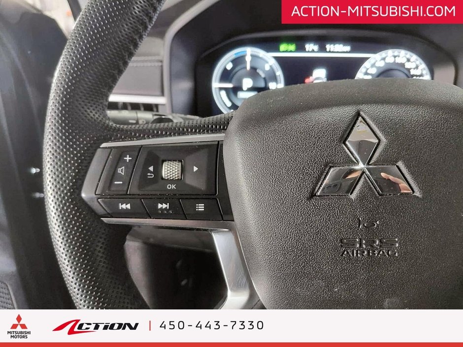 Mitsubishi Outlander PHEV LE S-AWC Toit Pano Carplay Android auto Navigation 2023-19