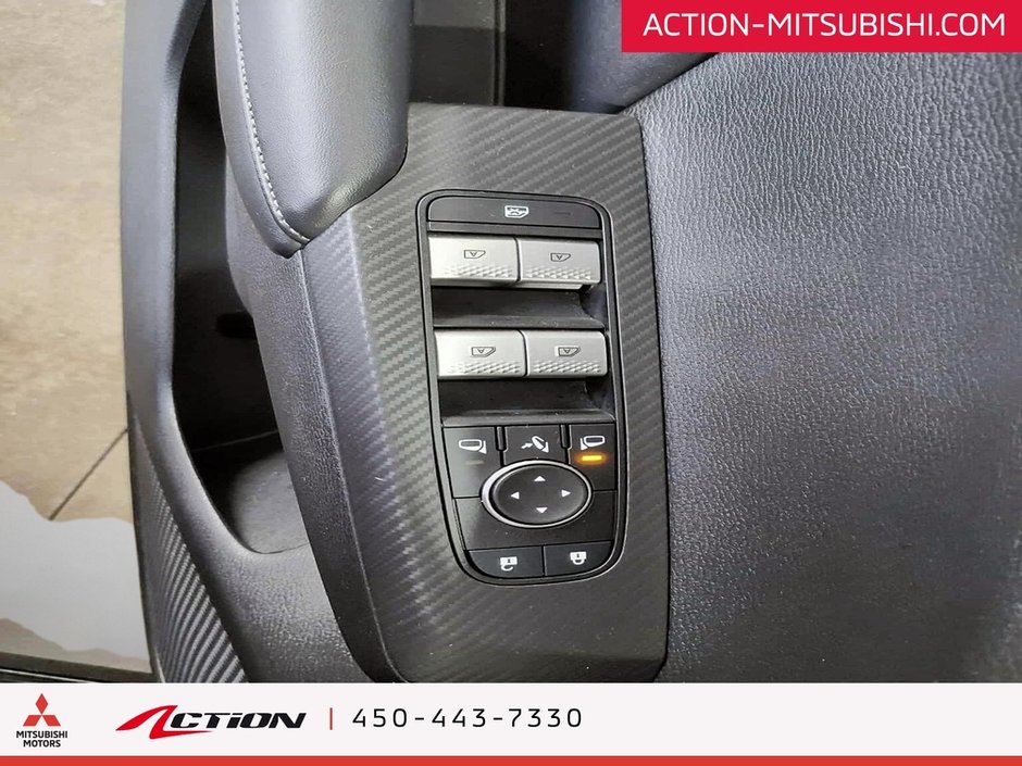 Mitsubishi Outlander PHEV LE S-AWC Toit Pano Carplay Android auto Navigation 2023-14