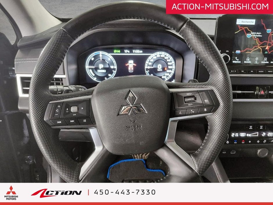 Mitsubishi Outlander PHEV LE S-AWC Toit Pano Carplay Android auto Navigation 2023-17