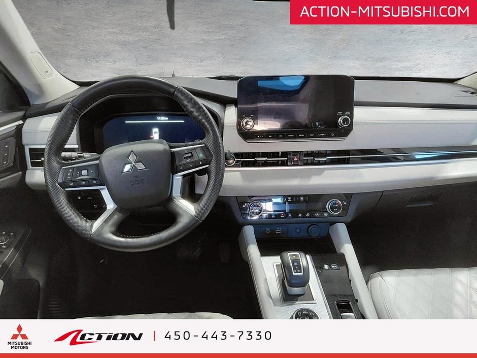 Mitsubishi Outlander PHEV GT S-AWC Cuir A/C  Toit Pano 7 passagers Bose 2023-17