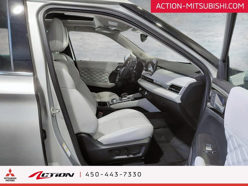 Mitsubishi Outlander PHEV GT S-AWC Cuir A/C  Toit Pano 7 passagers Bose 2023-16