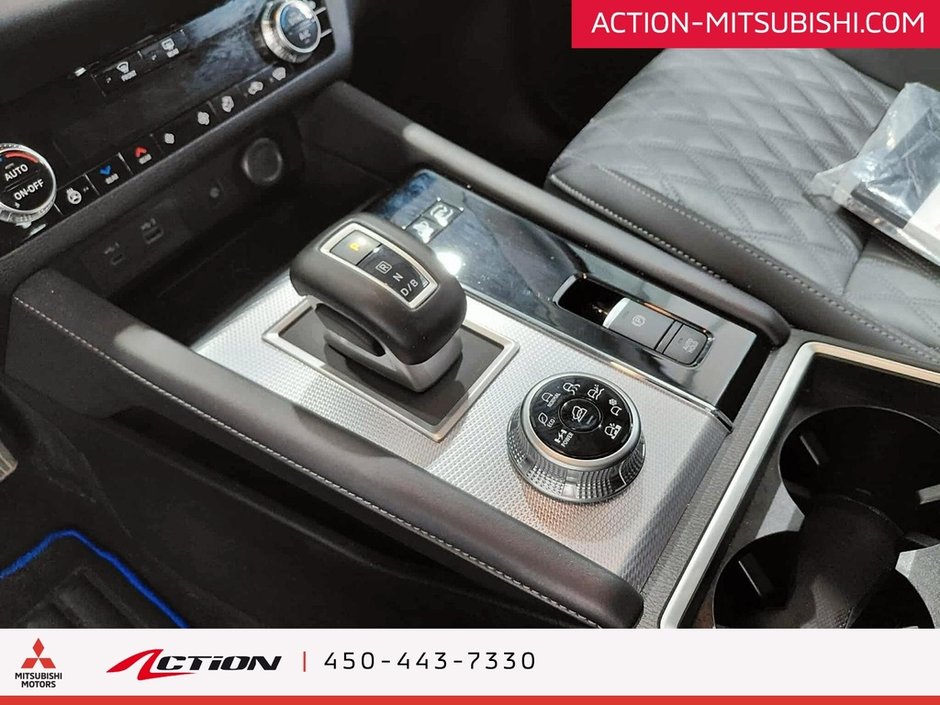 Mitsubishi OUTLANDER PHEV GT S-AWC 7 Passagers Cuir Toit Mags Carplay 2024-25