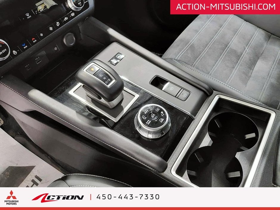 Mitsubishi Outlander PHEV LE S-AWC Toit Pano Carplay Android auto Navigation 2024-25