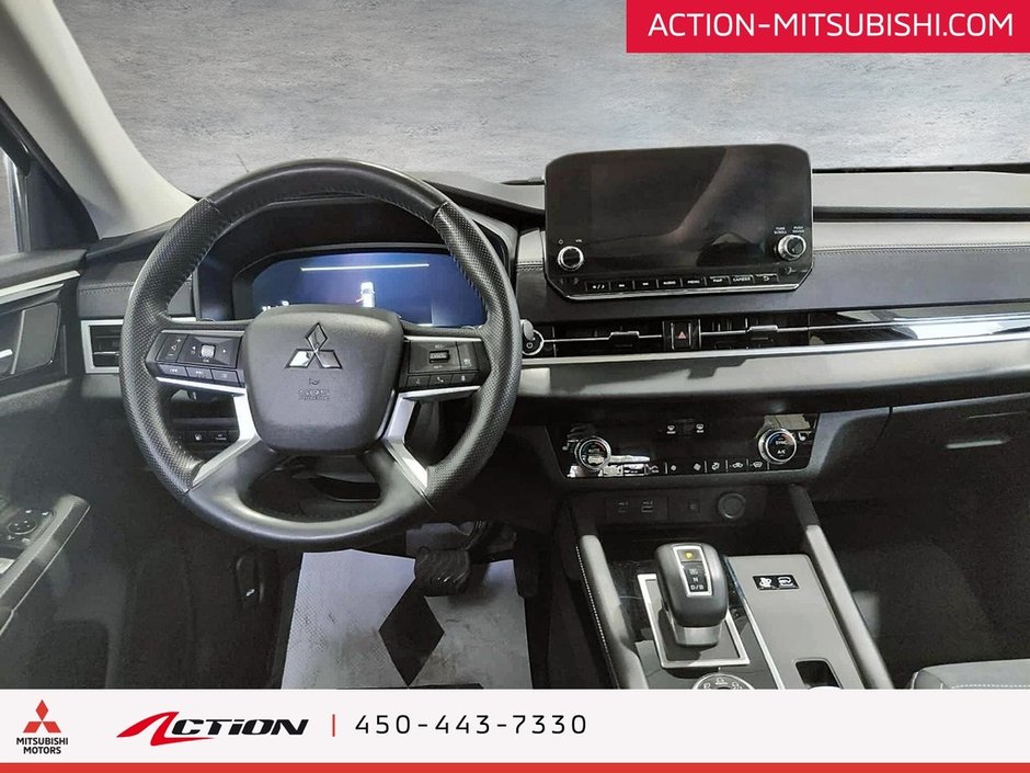 Mitsubishi Outlander PHEV LE S-AWC Toit Pano Carplay Android auto Navigation 2024-16