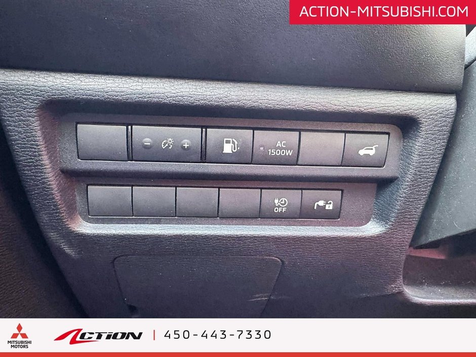 Mitsubishi Outlander PHEV LE S-AWC 7 Passagers Toit Pano Carplay Android 2024-24