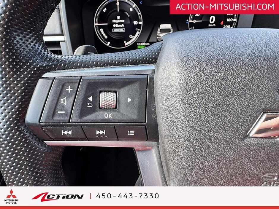 Mitsubishi Outlander PHEV LE S-AWC 7 Passagers Toit Pano Carplay Android 2024-20