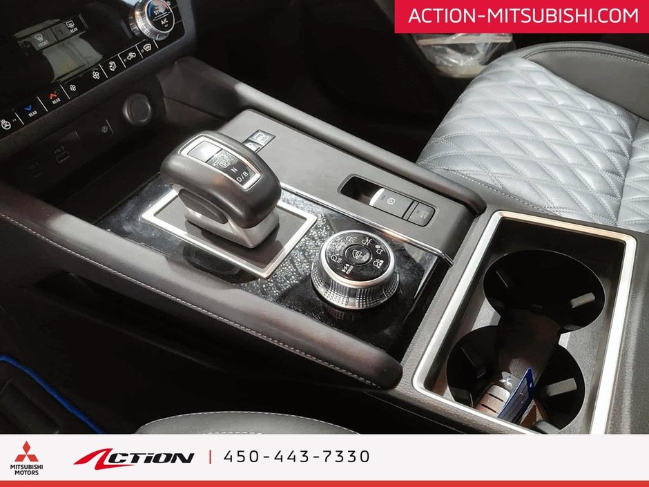 Mitsubishi Outlander PHEV SEL S-AWC Toit Pano Cuir Carplay GPS Android Auto 2024-27