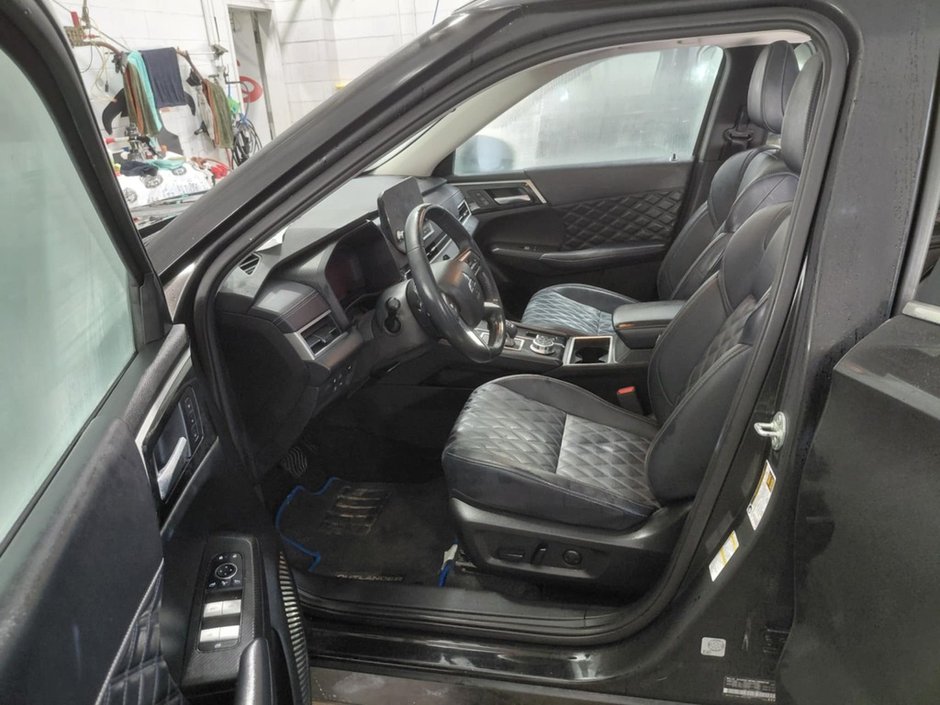 Mitsubishi Outlander PHEV SEL S-AWC Toit Pano Cuir Carplay GPS Android Auto 2024-23