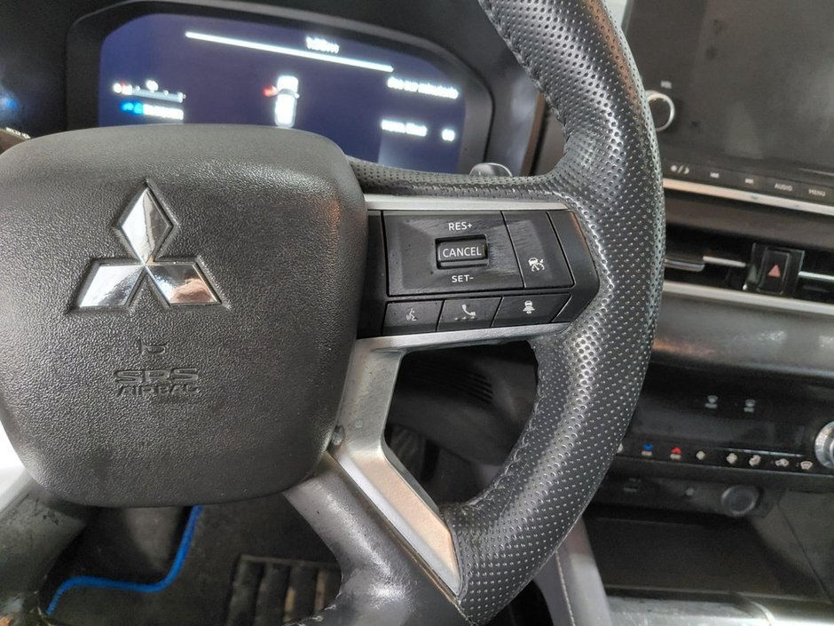 Mitsubishi Outlander PHEV SEL S-AWC Toit Pano Cuir Carplay GPS Android Auto 2024-13