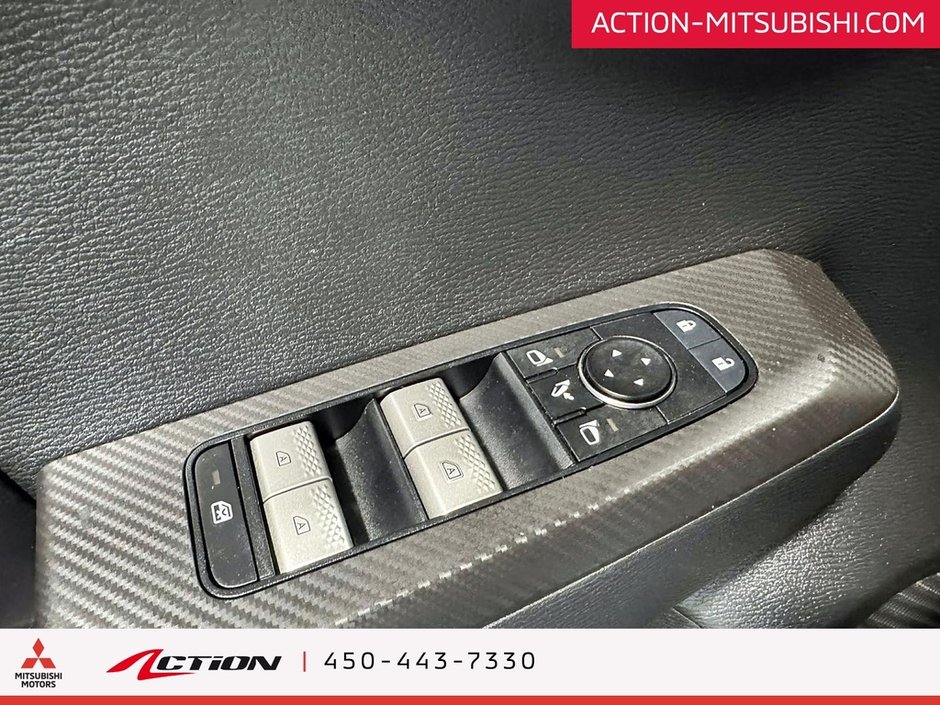 Mitsubishi Outlander PHEV LE S-AWC Toit Pano Carplay Android auto Navigation 2024-18