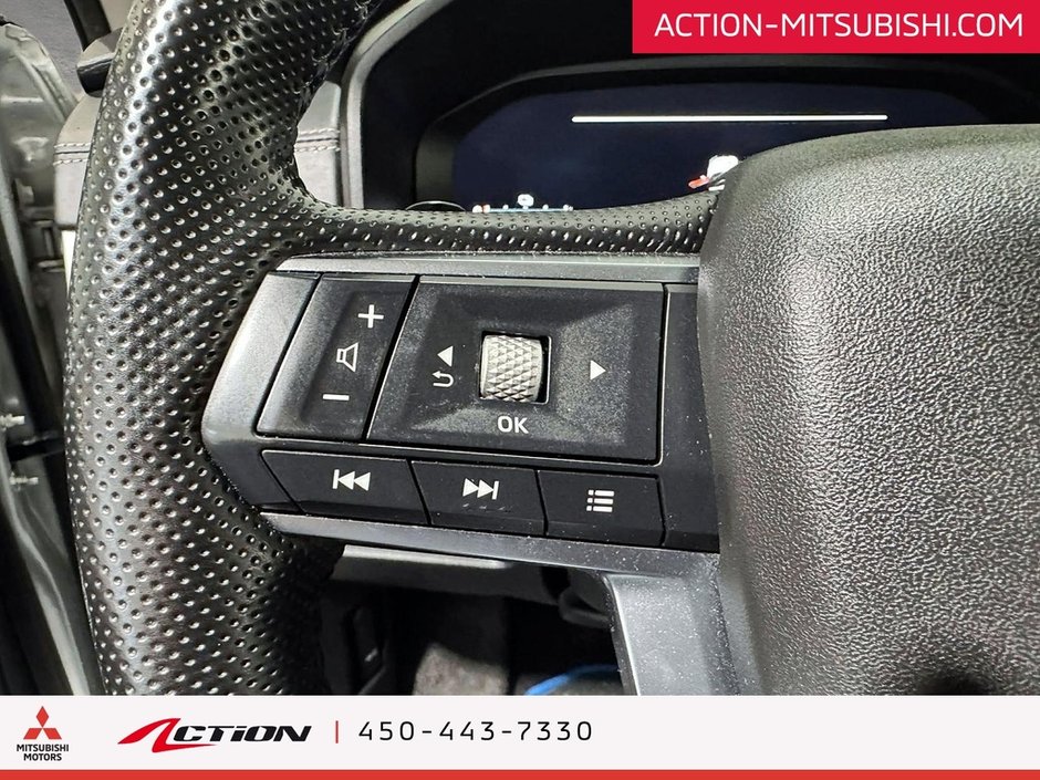 Mitsubishi Outlander PHEV LE S-AWC Toit Pano Carplay Android auto Navigation 2024-15