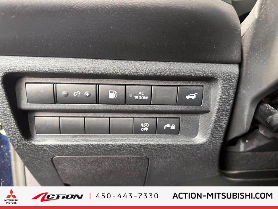 Mitsubishi Outlander PHEV LE Toit Pano Carplay/Android Auto Volant Chauffant 2024-25