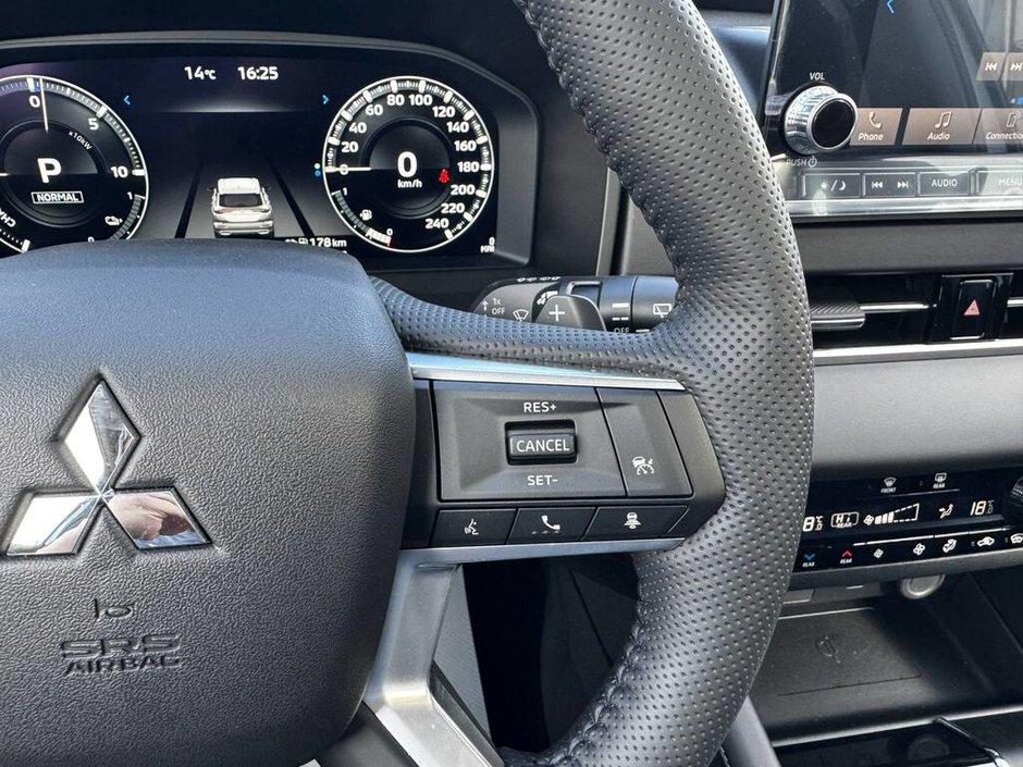 2025 Mitsubishi OUTLANDER PHEV SE-26