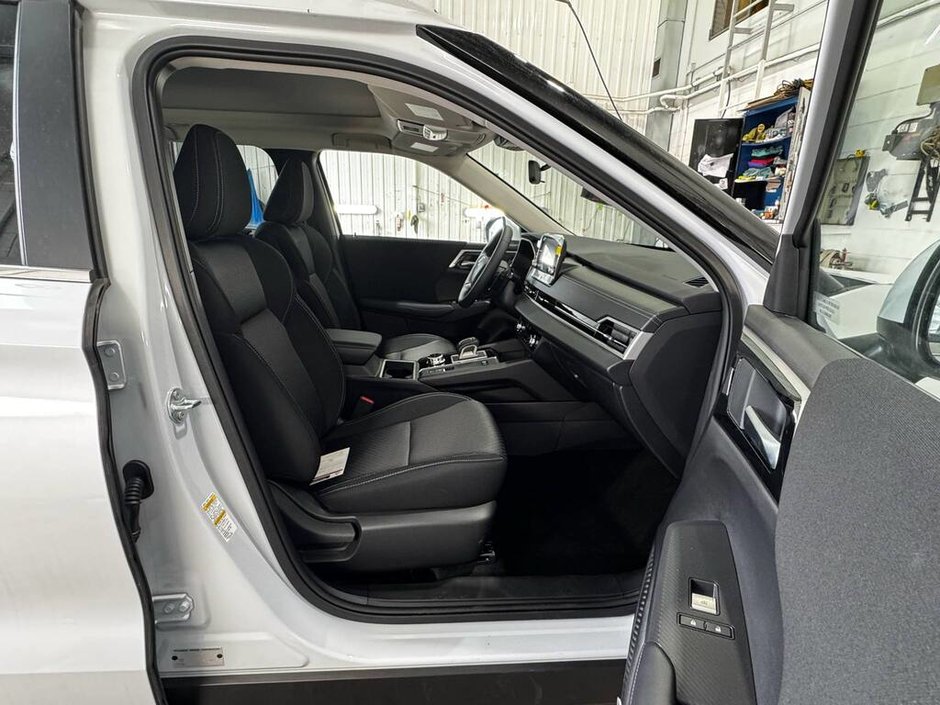 2025 Mitsubishi Outlander PHEV SE-18