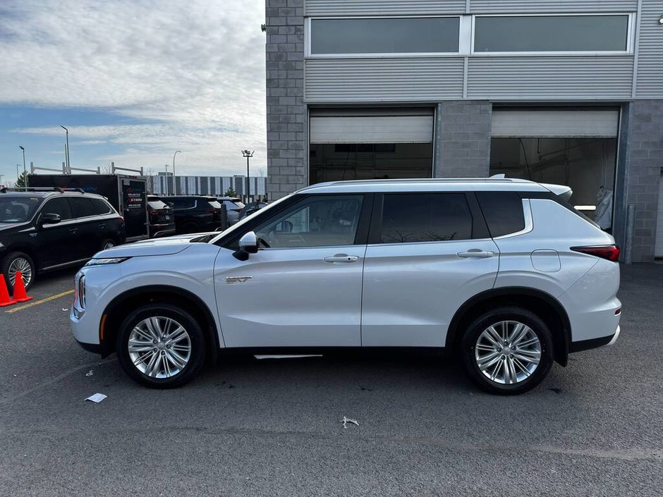 2025 Mitsubishi OUTLANDER PHEV SE-1