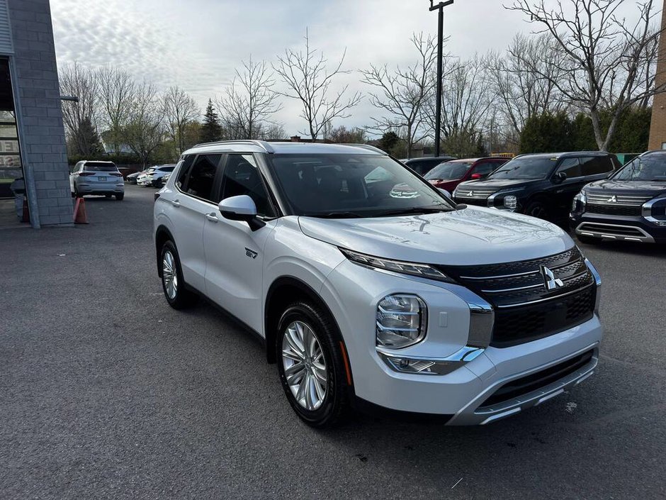 2025 Mitsubishi Outlander PHEV SE-7