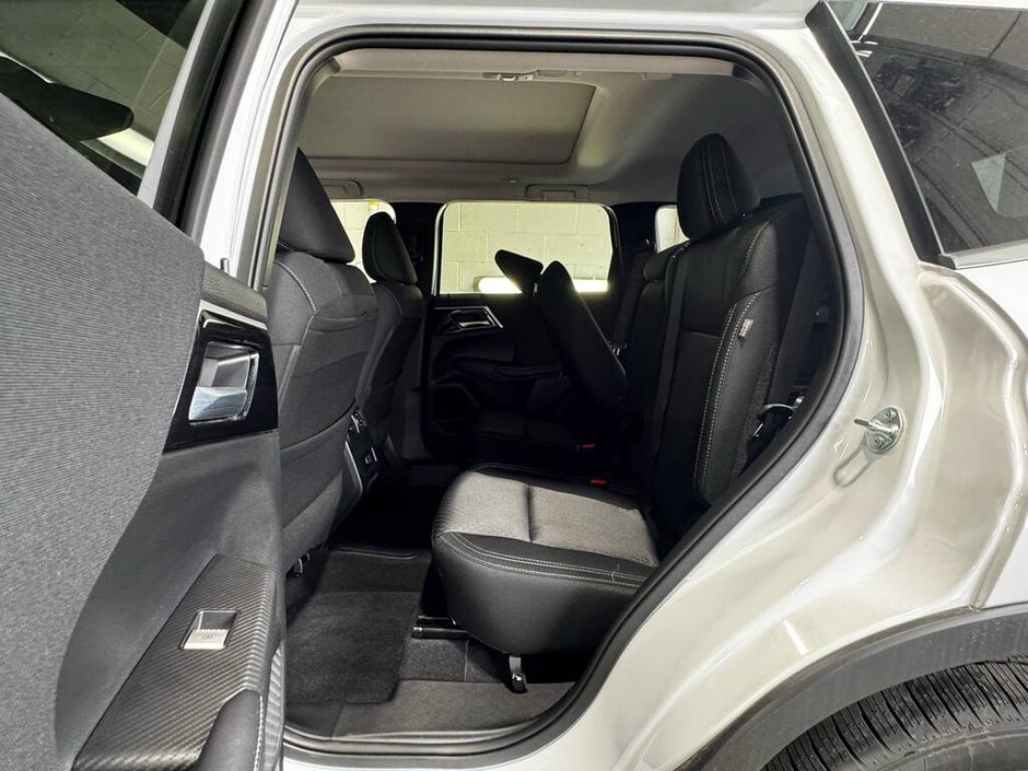 2025 Mitsubishi Outlander PHEV SE-13