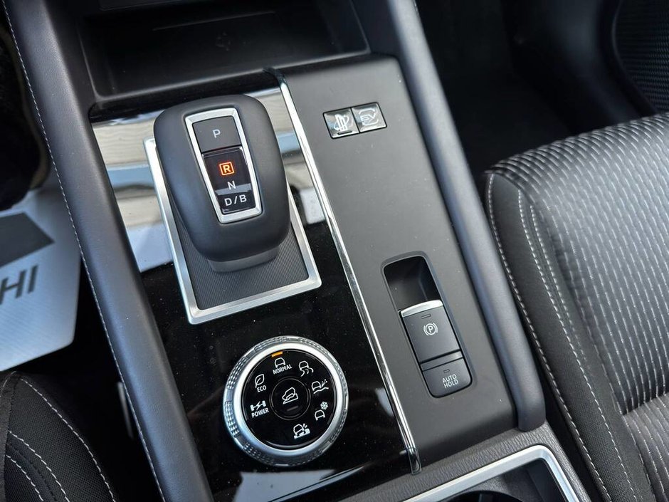 2025 Mitsubishi Outlander PHEV SE-32