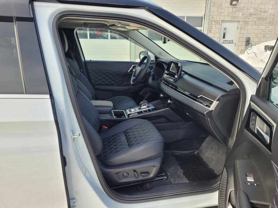 2025 Mitsubishi Outlander PHEV GT-12