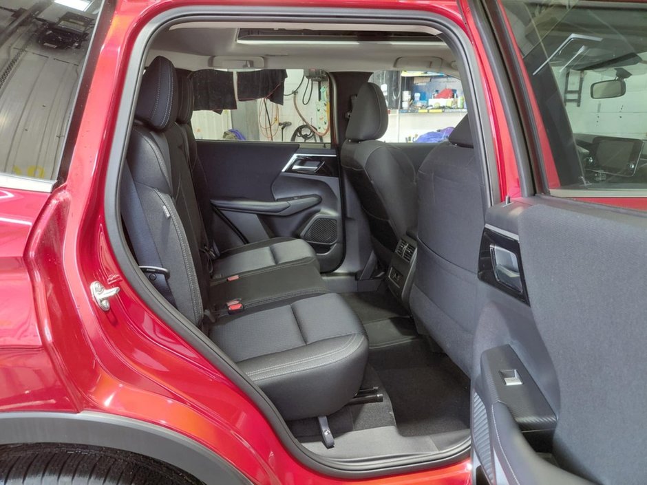 2025 Mitsubishi OUTLANDER PHEV SE-17