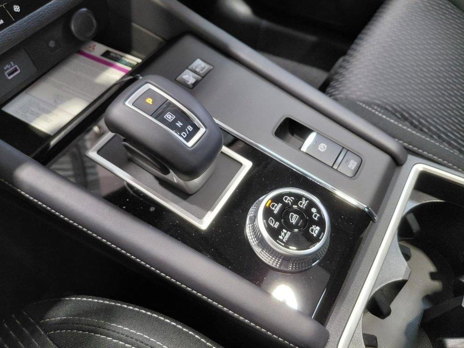 2025 Mitsubishi OUTLANDER PHEV SE-30