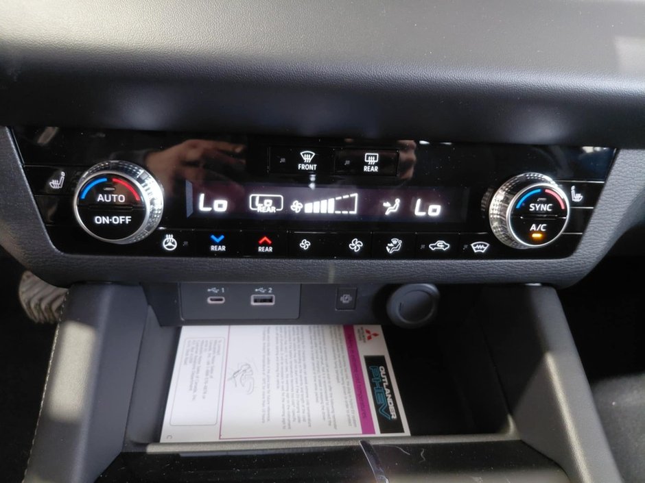 2025 Mitsubishi OUTLANDER PHEV SE-30