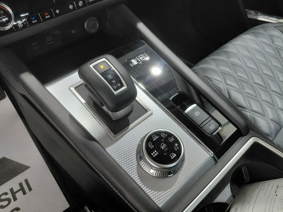 2025 Mitsubishi OUTLANDER PHEV SEL-28