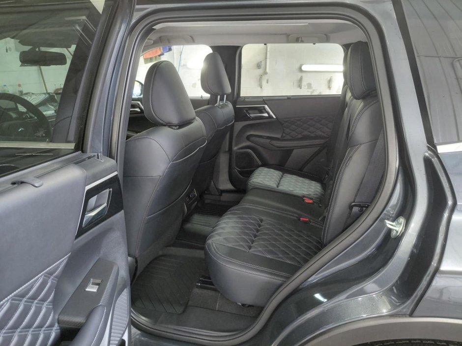 2025 Mitsubishi OUTLANDER PHEV SEL-12