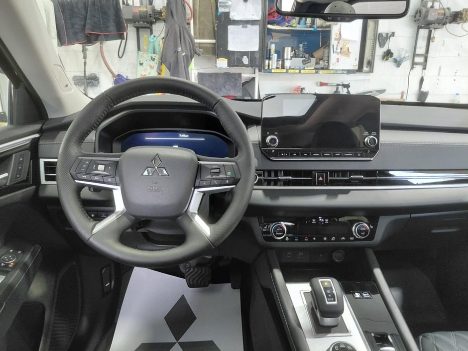 2025 Mitsubishi OUTLANDER PHEV SEL-19