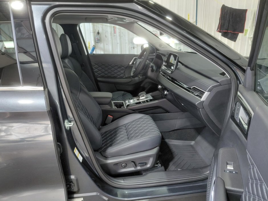 2025 Mitsubishi OUTLANDER PHEV SEL-15