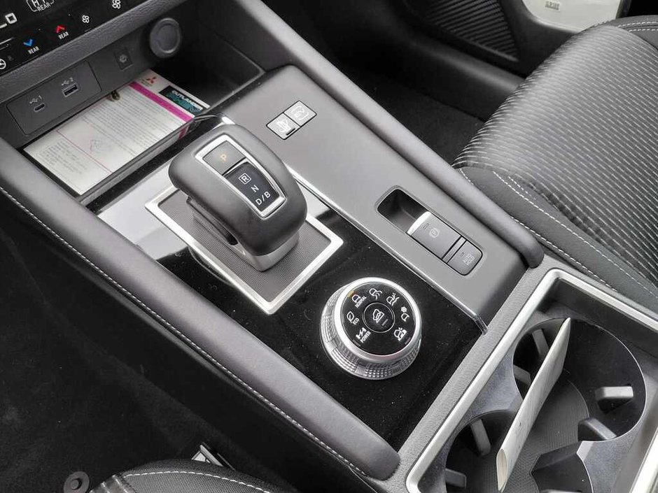 2025 Mitsubishi OUTLANDER PHEV SE-30