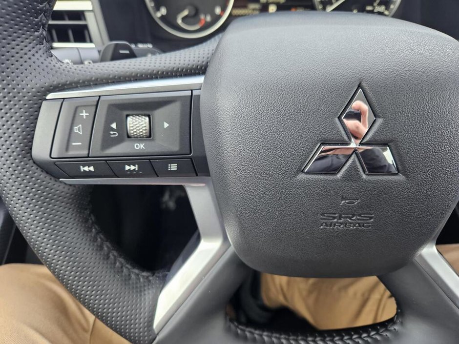 2025 Mitsubishi OUTLANDER PHEV SE-24