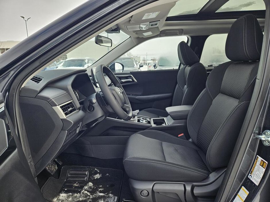 2025 Mitsubishi OUTLANDER PHEV SE-11