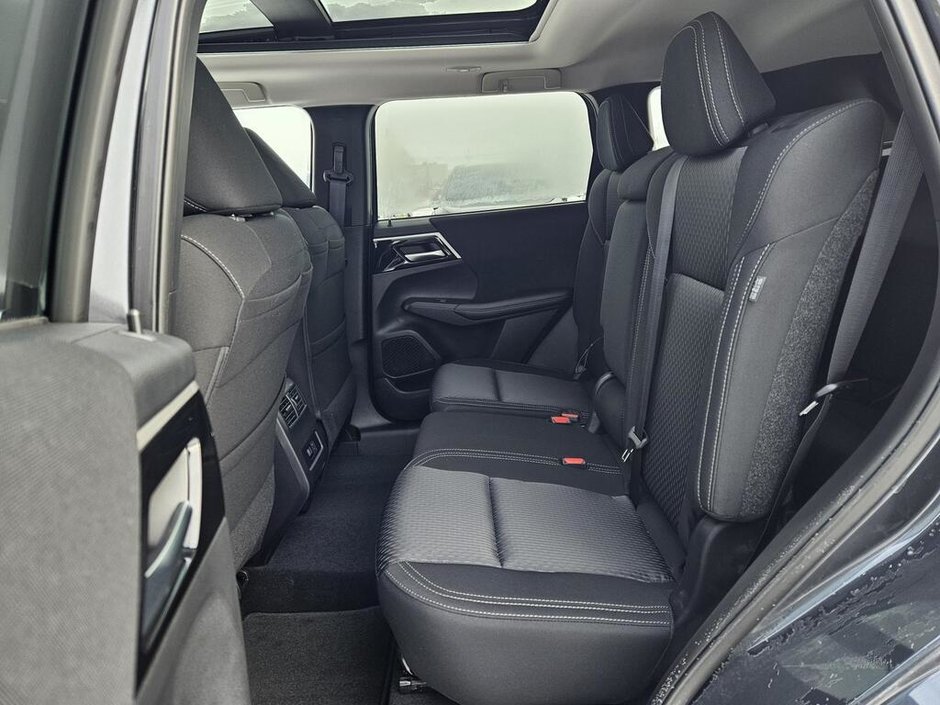 2025 Mitsubishi OUTLANDER PHEV SE-13