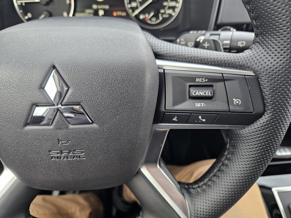 2025 Mitsubishi OUTLANDER PHEV SE-25