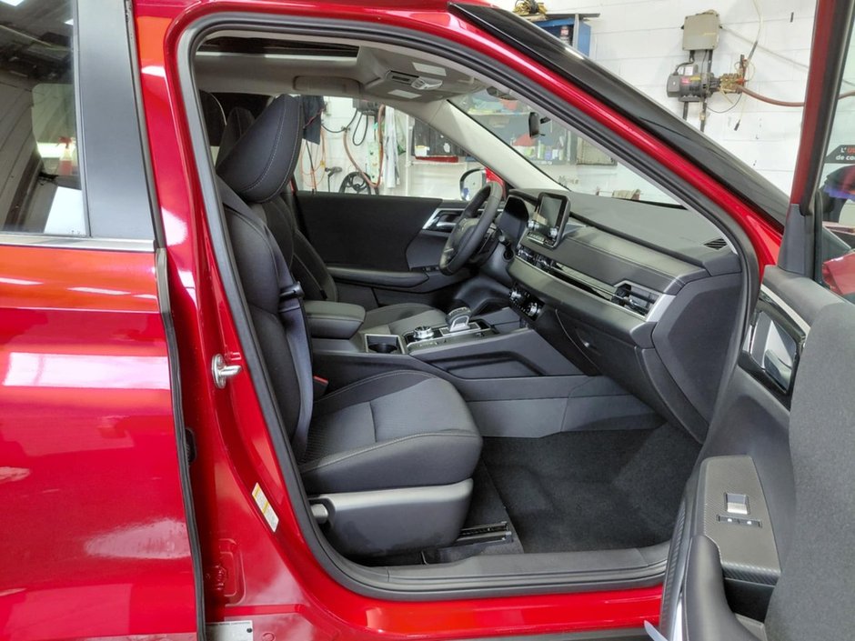 2025 Mitsubishi Outlander PHEV SE-18