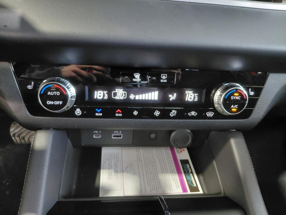 2025 Mitsubishi Outlander PHEV SE-29