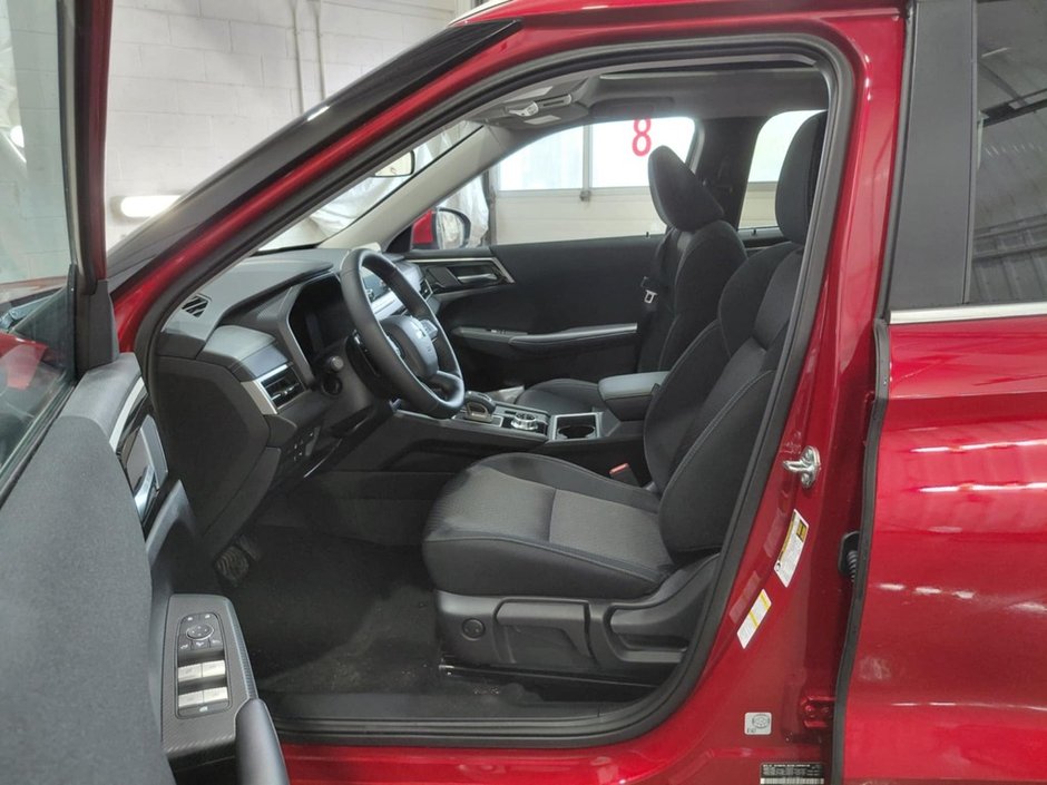 2025 Mitsubishi Outlander PHEV SE-11